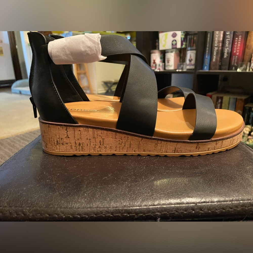 Kensie sandals